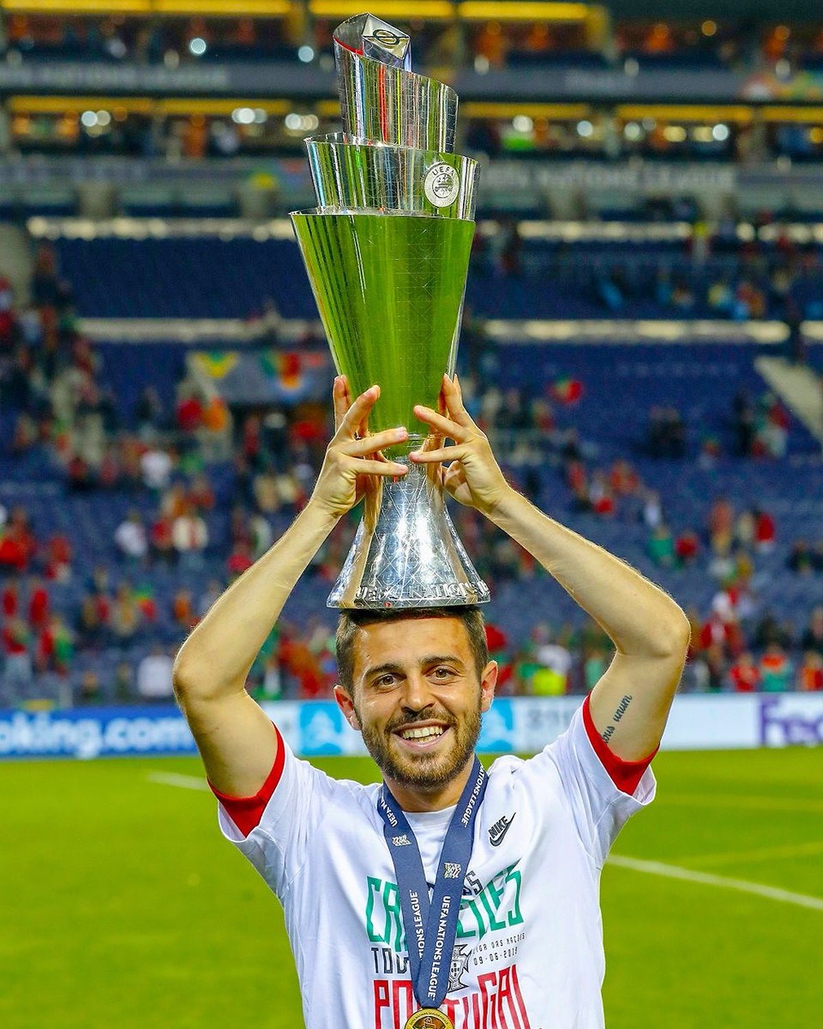 Bernardo Silva tạo cơ hội cho tuyển Bồ Đào Nha