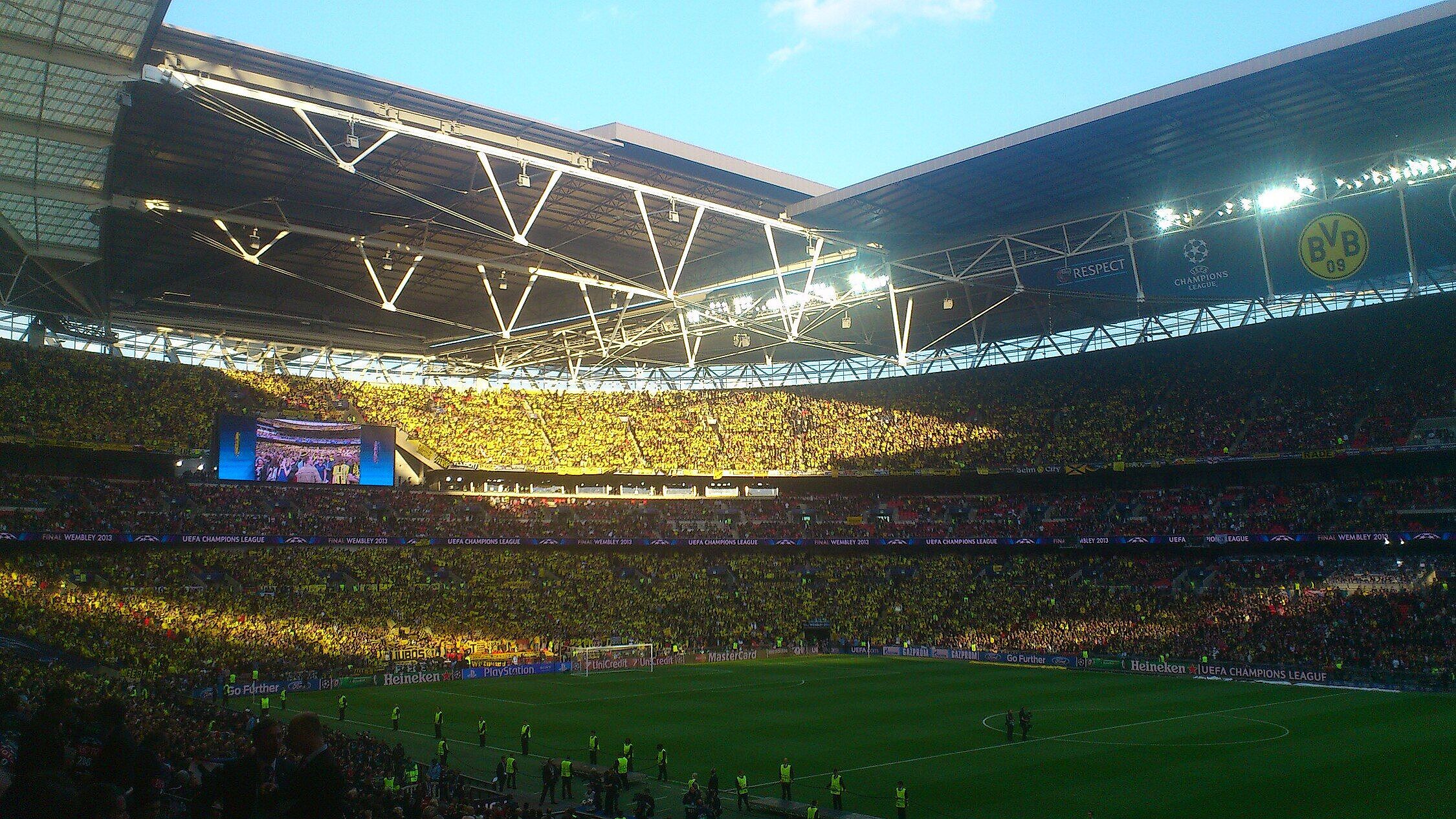 CĐV Borussia Dortmund tại Wembley