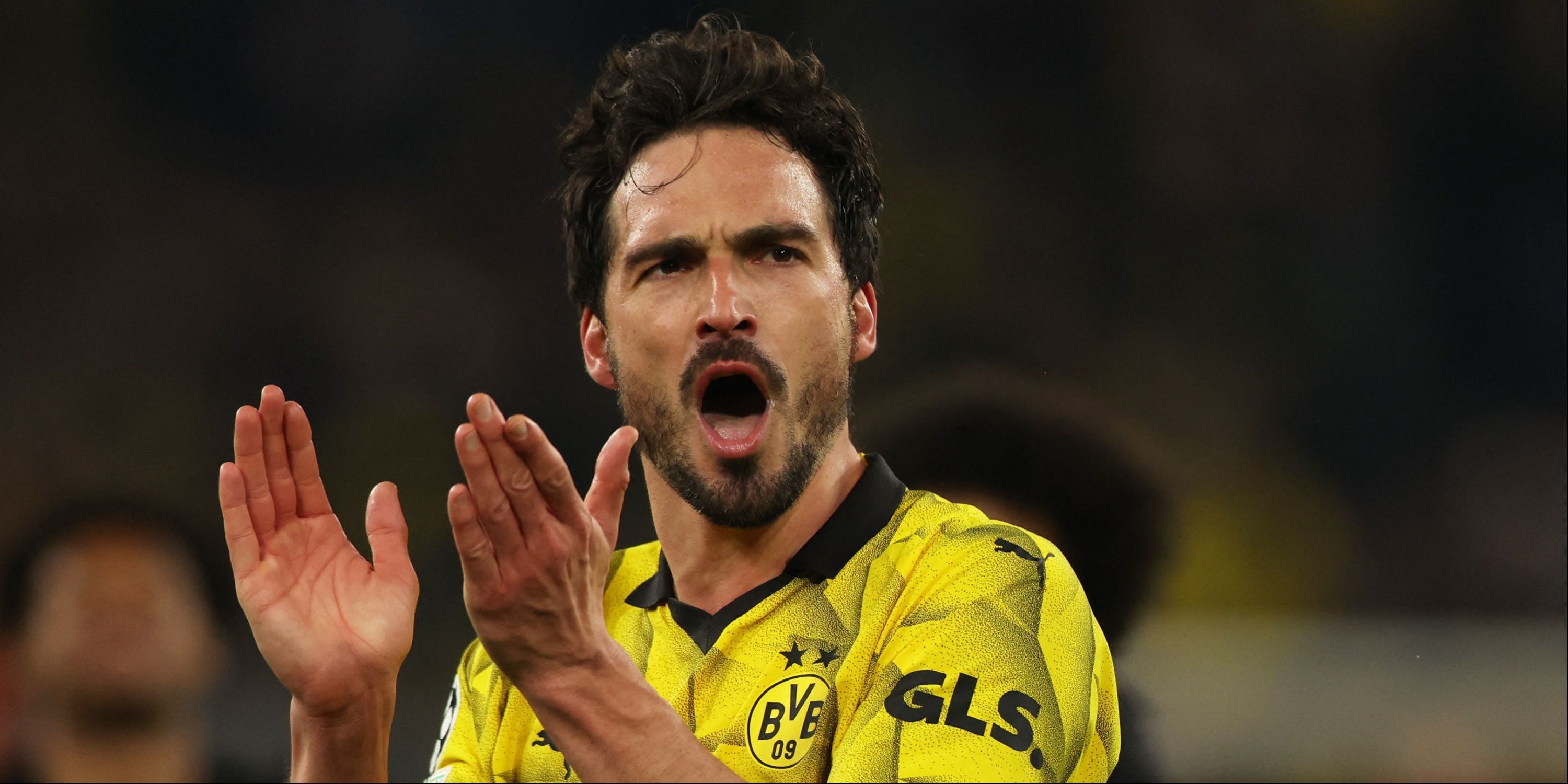 Mats Hummels ăn mừng cho Borussia Dortmund