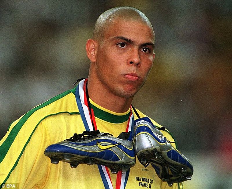 Ronaldo và hình ảnh không thể quên sau trận chung kết World Cup 1998.