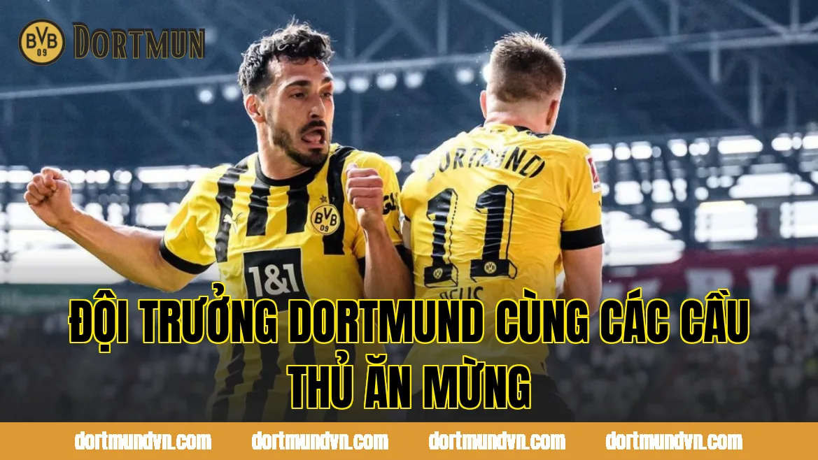 Đội trưởng Dortmund cùng các cầu thủ ăn mừng